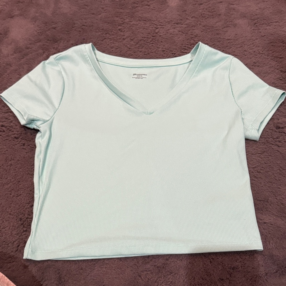 No boundaries cropped tee